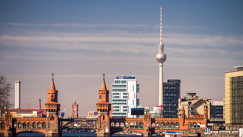 Friedrichshain-Kreuzberg - Oberbaumbrücke - Fernsehturm